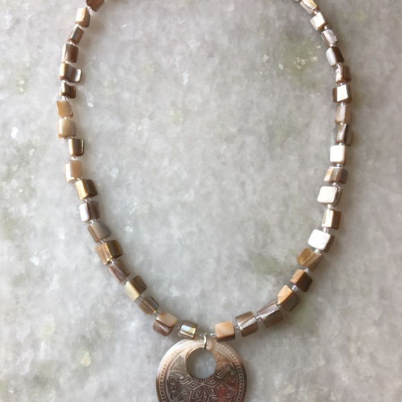 Elegant Beige Etched shell and beaded necklace and Shell anklet/bracelet 🐚🪸🌞🌼 - Picture 15 of 15